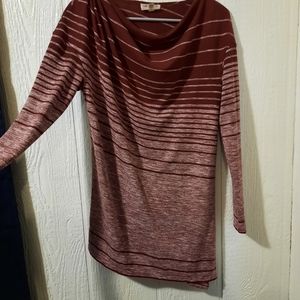 MSSP 3/4 sleeve tapered shirt, maroon and white size small.